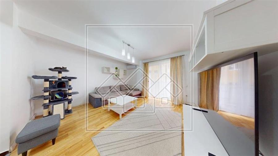 Apartament cu 3 camere semidecomandat în Turnișor