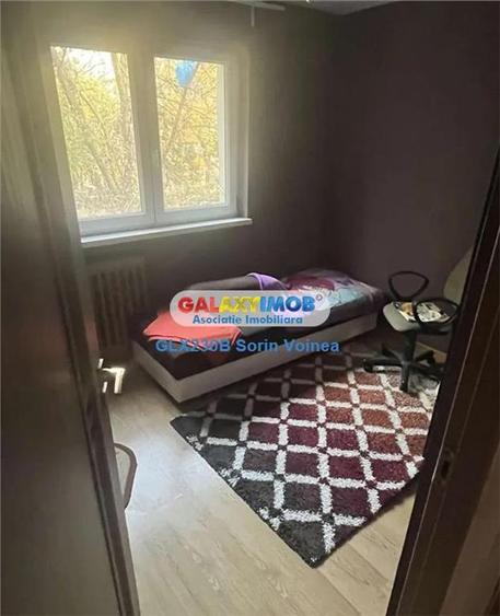 Apartament cu 4 camere semidecomandat, mobilat în Tei