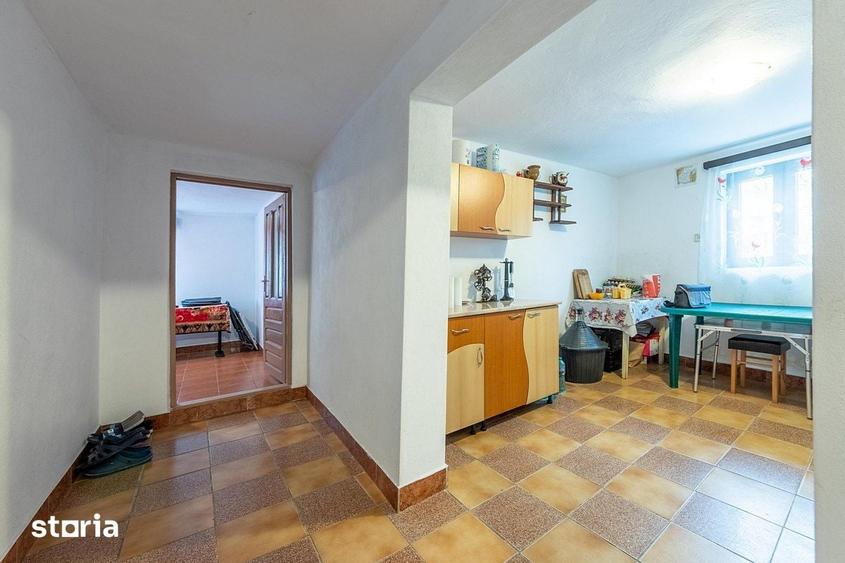 Casă cu 4 camere cu Teren 2450 Mp în Iedera