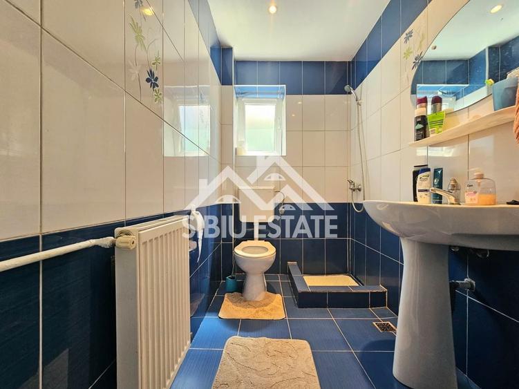 Duplex cu 5 camere cu Canalizare în Orașul de Jos
