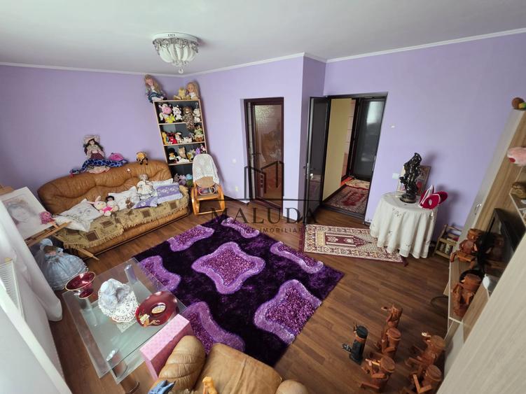 Spațiu comercial, de 301.26998901367 mp, în Bradu