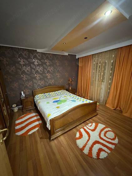 Apartament cu 4 camere decomandat în Central