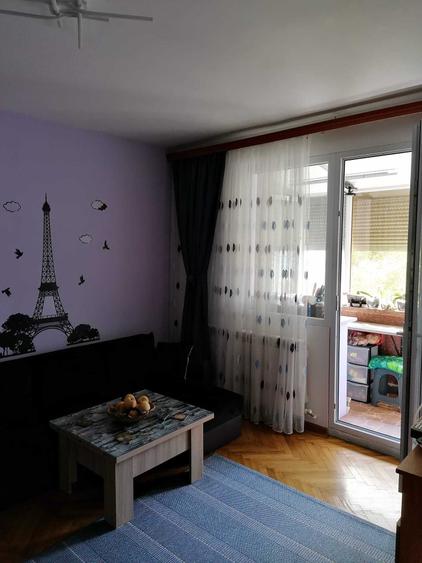 Apartament cu 3 camere semidecomandat în Abator