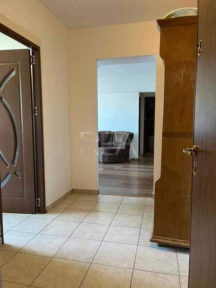Apartament cu 4 camere decomandat în Berceni