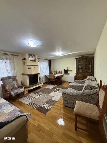 Casă cu 5 camere cu Teren 7200 Mp în Mănăstirea Cașin