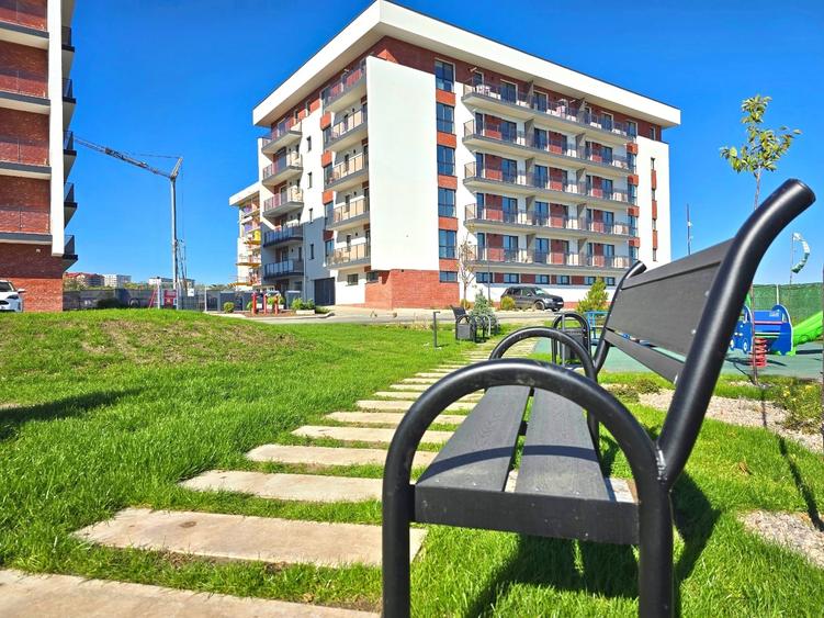Apartament cu 3 camere semidecomandat în Galata