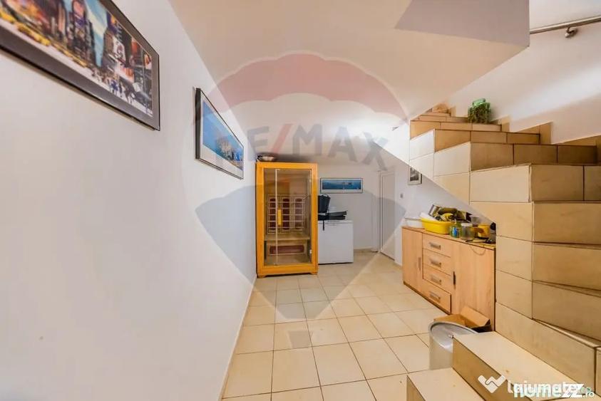 Casă cu 4 camere cu Teren 921 Mp în Subcetate