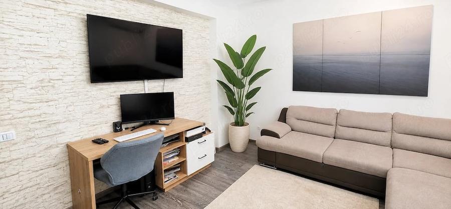 Apartament cu 3 camere decomandat în Central