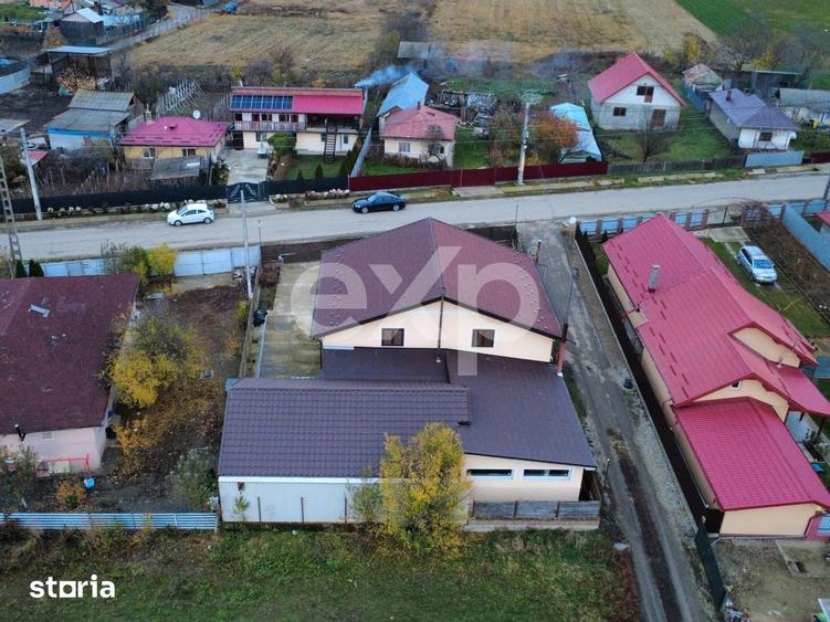 Casă cu 5 camere cu Teren 582 Mp în Săucești