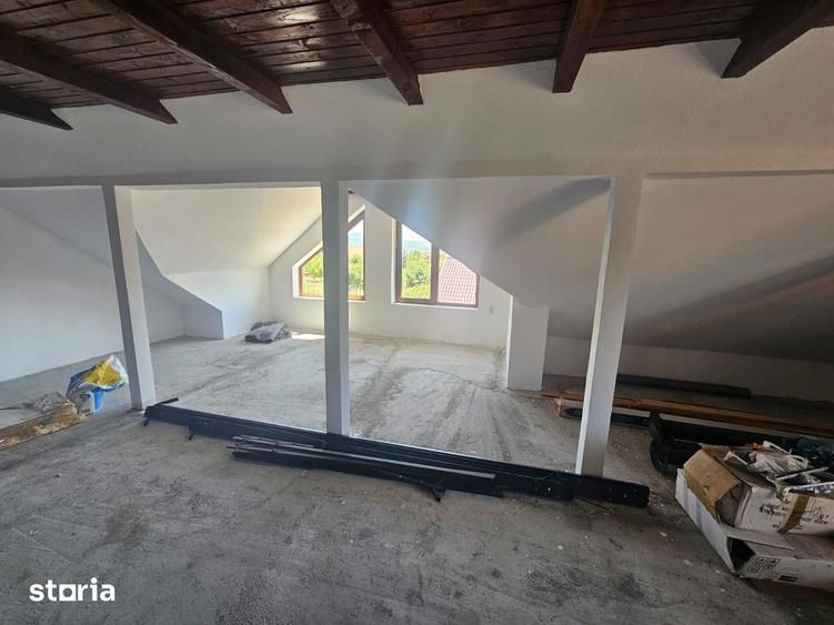 Casă cu 4 camere cu Teren 250 Mp în Valea Iașului