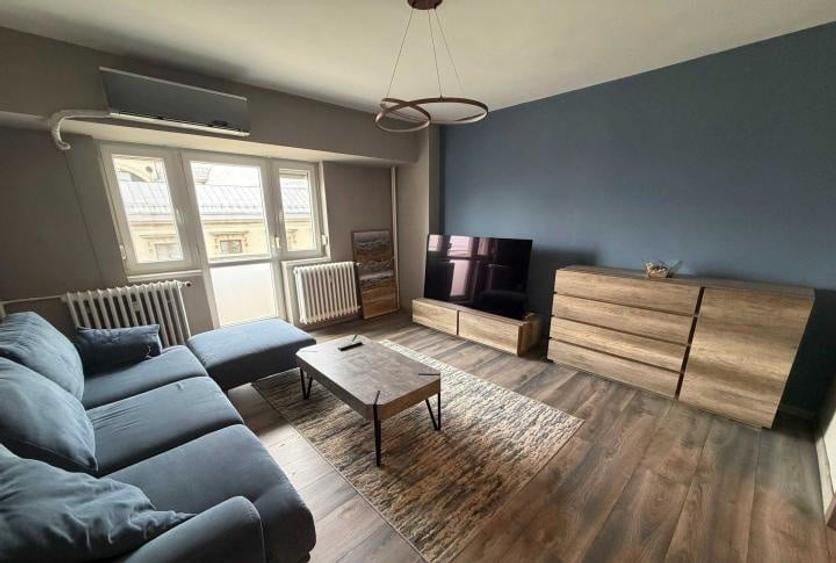 Apartament cu 3 camere decomandat, mobilat în Unirii