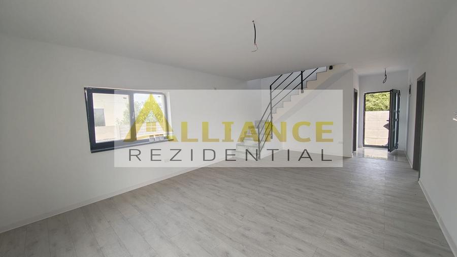 Casă individuală cu 4 camere cu Canalizare în Berceni