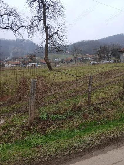 Teren de 1800 mp, în Căinelu de Sus
