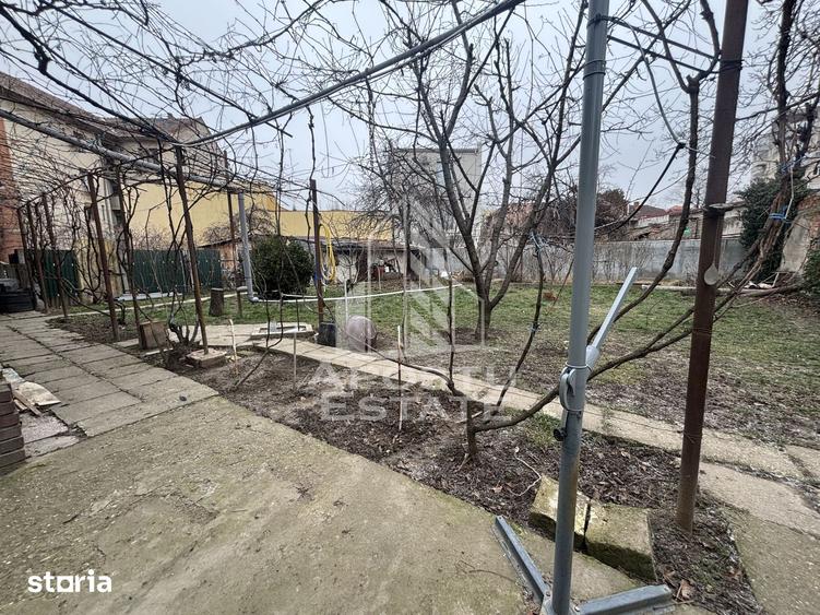 Casă cu 3 camere cu Teren 647 Mp în Girocului