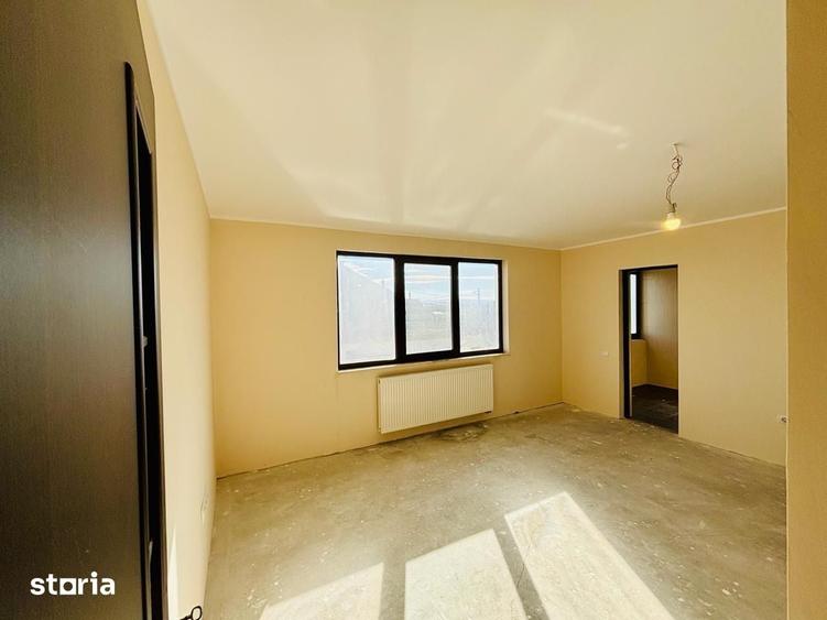 Casă cu 5 camere cu Teren 1000 Mp în Saca