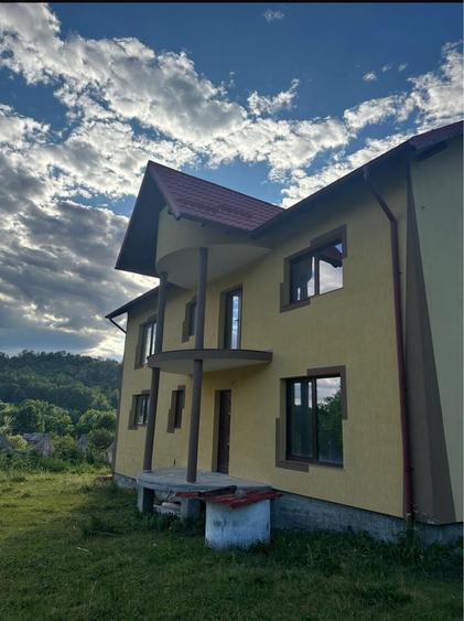 Casă cu 4 camere în Cotmeana