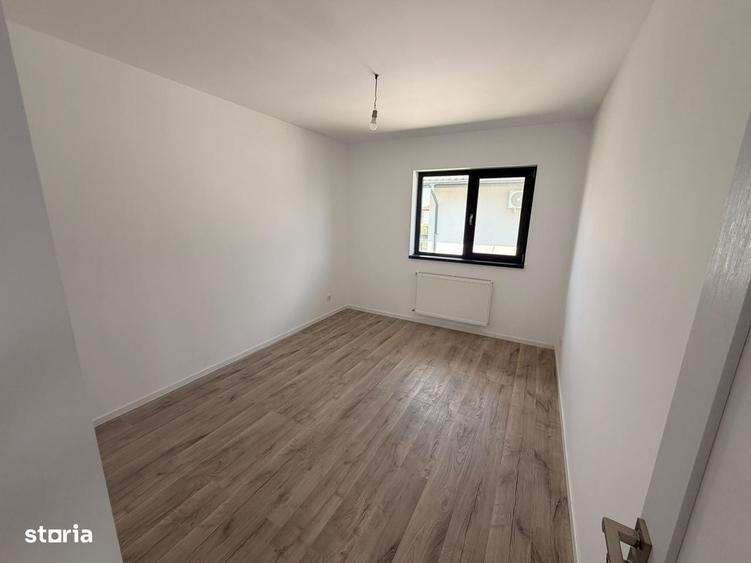 Casă cu 4 camere în Balotești
