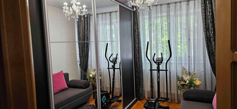 Apartament cu 4 camere decomandat în Central