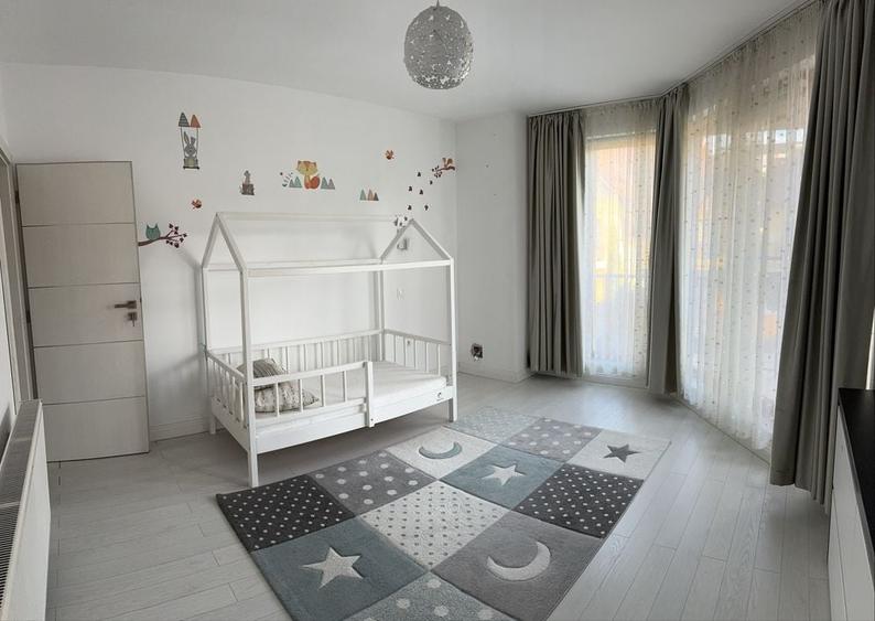 Casă cu 4 camere cu Teren 250 Mp în Central