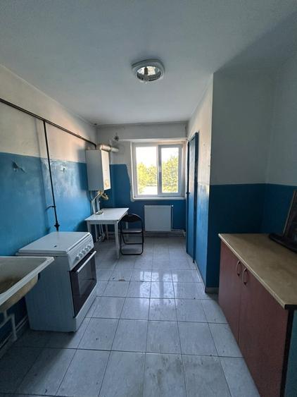 Apartament cu 3 camere decomandat în Viziru 3