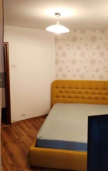Apartament cu 2 camere decomandat în Far