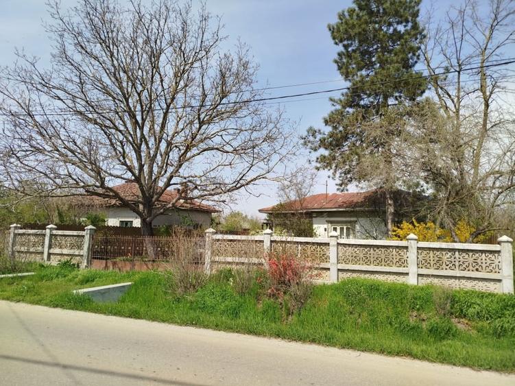 Casă individuală cu 5 camere cu Teren 1450 Mp în Goleasca