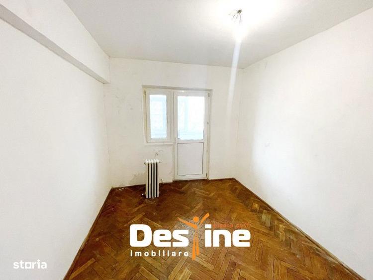 Apartament cu 4 camere decomandat în Galata