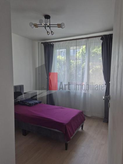 Apartament cu 4 camere decomandat în Prelungirea Ghencea