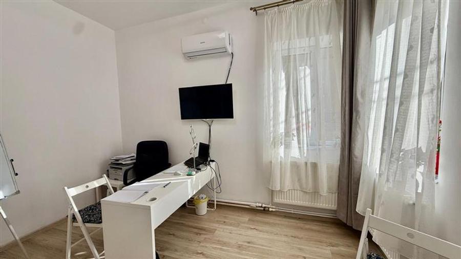 Casă cu 5 camere cu Canalizare în Copou