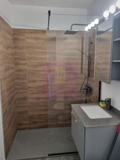 Apartament cu 2 camere decomandat în Titan
