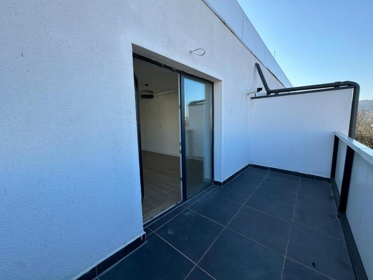 Apartament cu 4 camere semidecomandat în Dâmbul Rotund