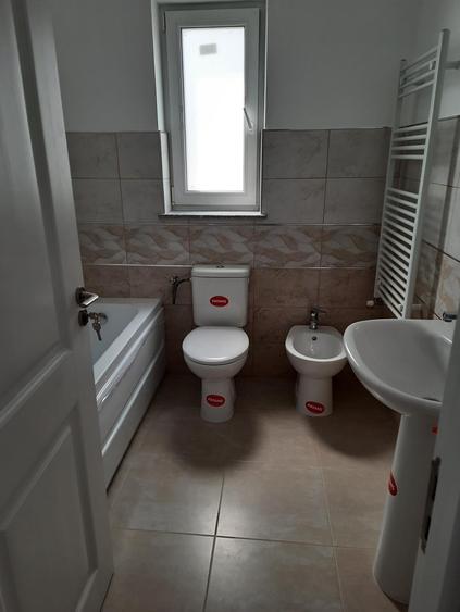 Duplex cu 4 camere cu Teren 250 Mp în Burdujeni