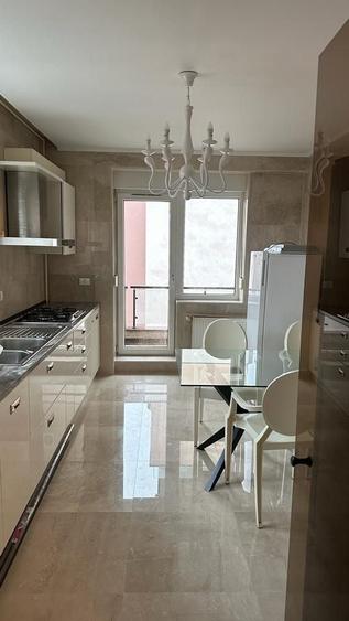 Apartament cu 3 camere decomandat, mobilat în Herăstrău