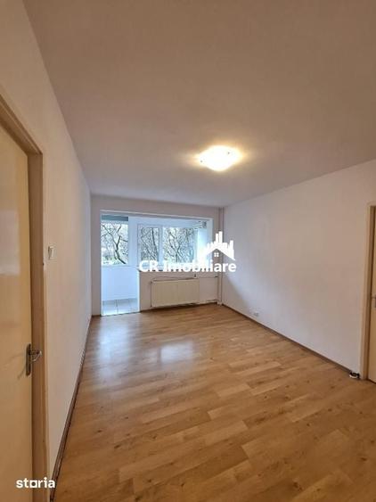 Apartament cu 4 camere decomandat în Decebal
