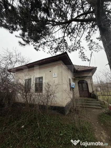 Casă cu 3 camere cu Teren 2714 Mp în Central