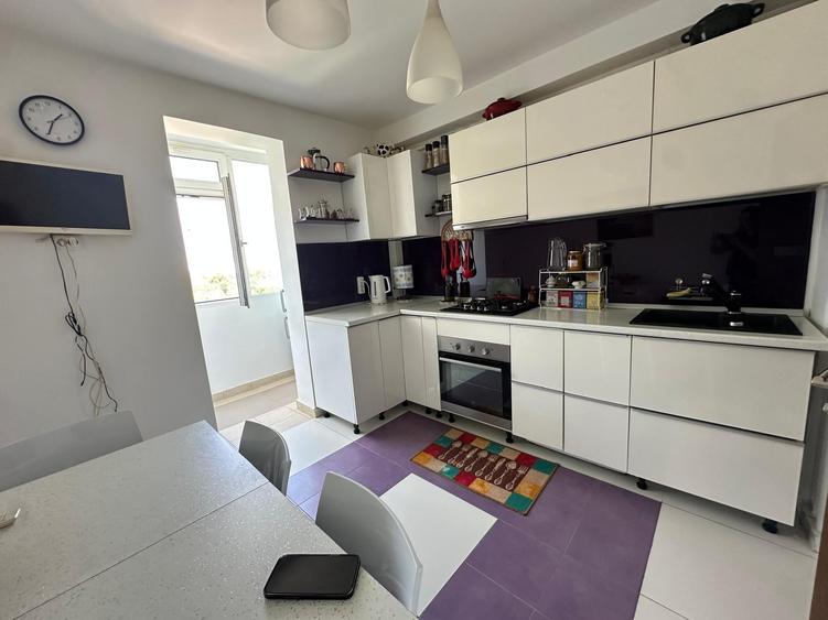 Apartament cu 3 camere semidecomandat în Ștefan cel Mare