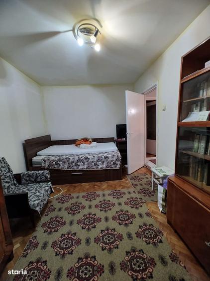 Apartament cu 3 camere decomandat în Progresul