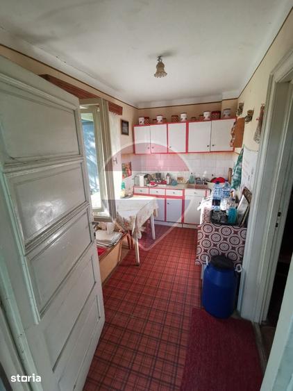 Casă cu 4 camere cu Teren 899 Mp în Giulești