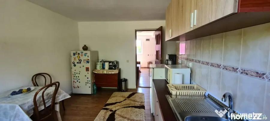 Casă cu 5 camere cu Teren 794 Mp în Livedea