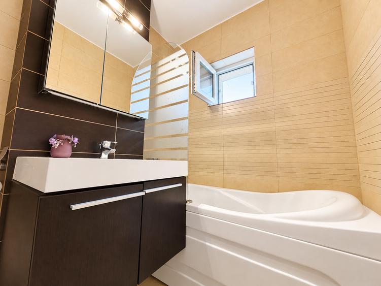 Apartament cu 2 camere decomandat în Soarelui