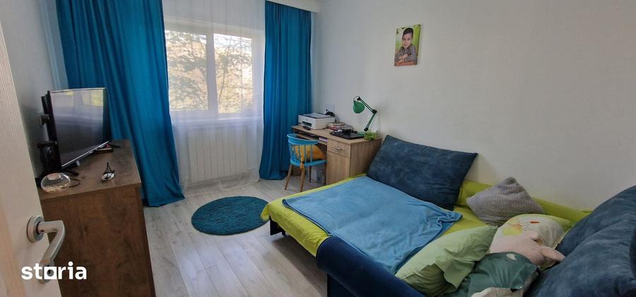 Apartament cu 3 camere decomandat în Sud