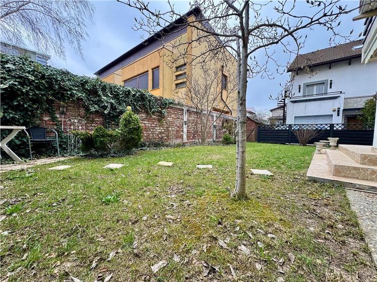 Duplex cu 5 camere cu Canalizare în Iancu Nicolae