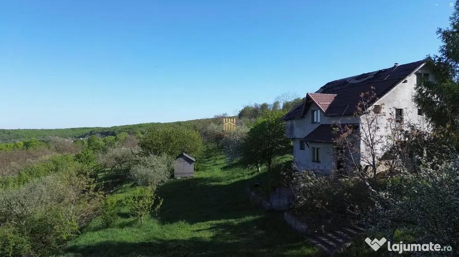 Teren de 4863 mp, în Adâncata