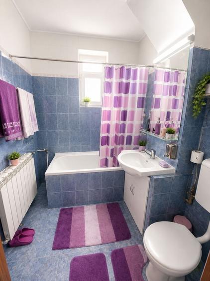 Apartament cu 4 camere decomandat în Central