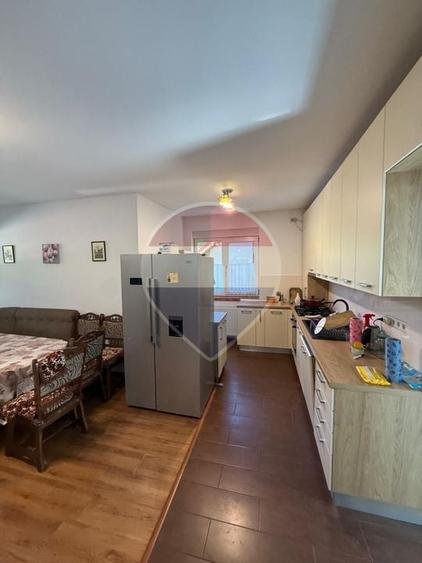 Casă individuală cu 5 camere cu Teren 300 Mp în Ferneziu