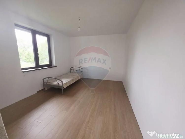Casă cu 4 camere cu Teren 6110 Mp în Girov