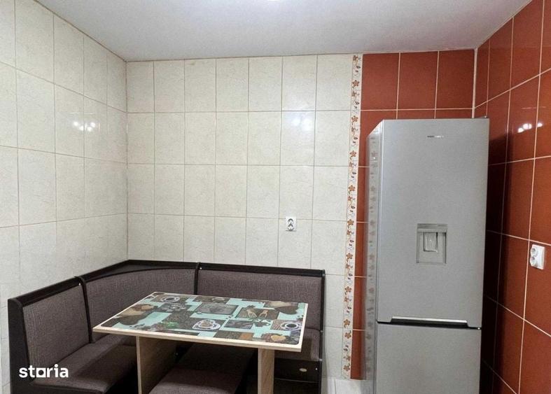 Casă cu 2 camere semidecomandat cu Teren 90 Mp în Central