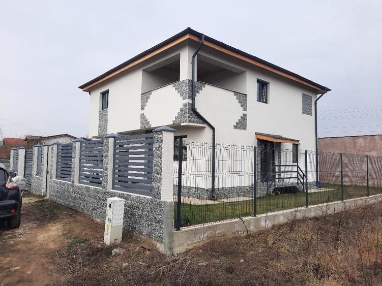Casă individuală cu 5 camere cu Canalizare în Tărtășești