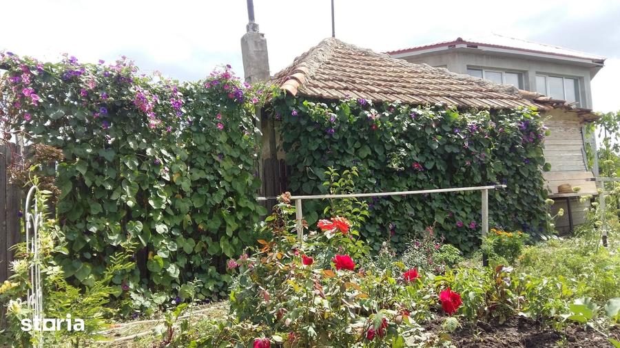 Casă cu 2 camere cu Teren 1100 Mp în Perieți