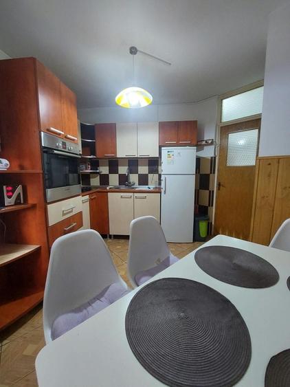 Apartament cu 3 camere decomandat în Lazaret